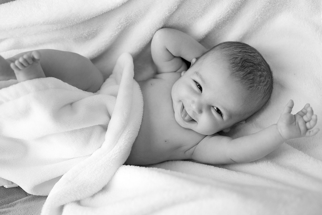 Tapis de motricité pour bébé : pourquoi en avoir un chez soi ? - Rouler &  Bouler - Le tapis d'éveil et de motricité pour bébé